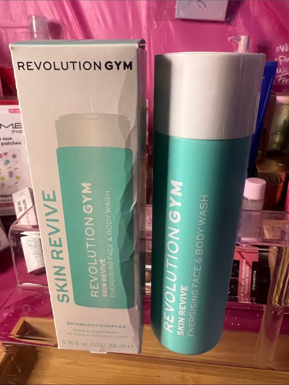Revolution Skin Revive Energising Face & Body Wash - Teal and White